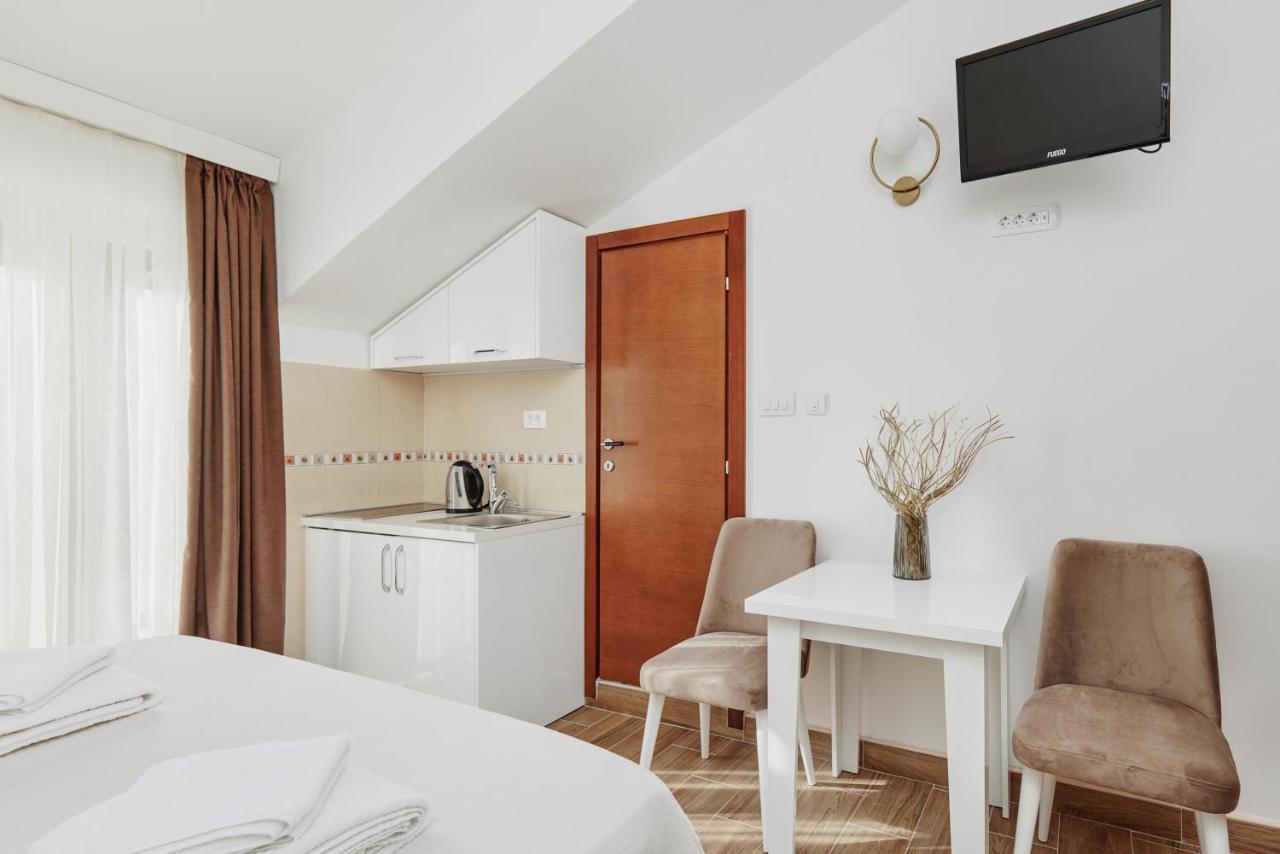 Apartments Rozer Kotor Luaran gambar
