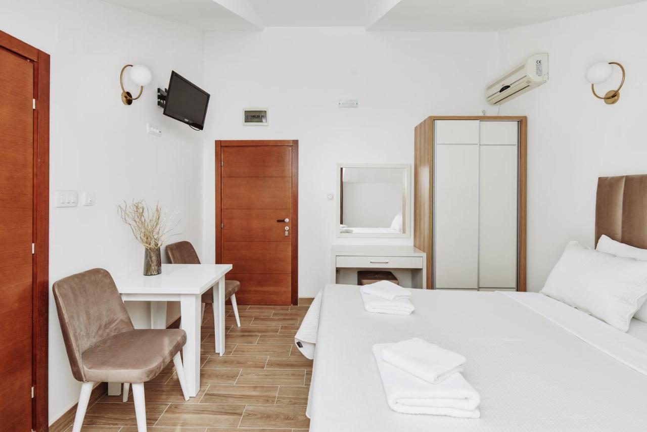 Apartments Rozer Kotor Luaran gambar
