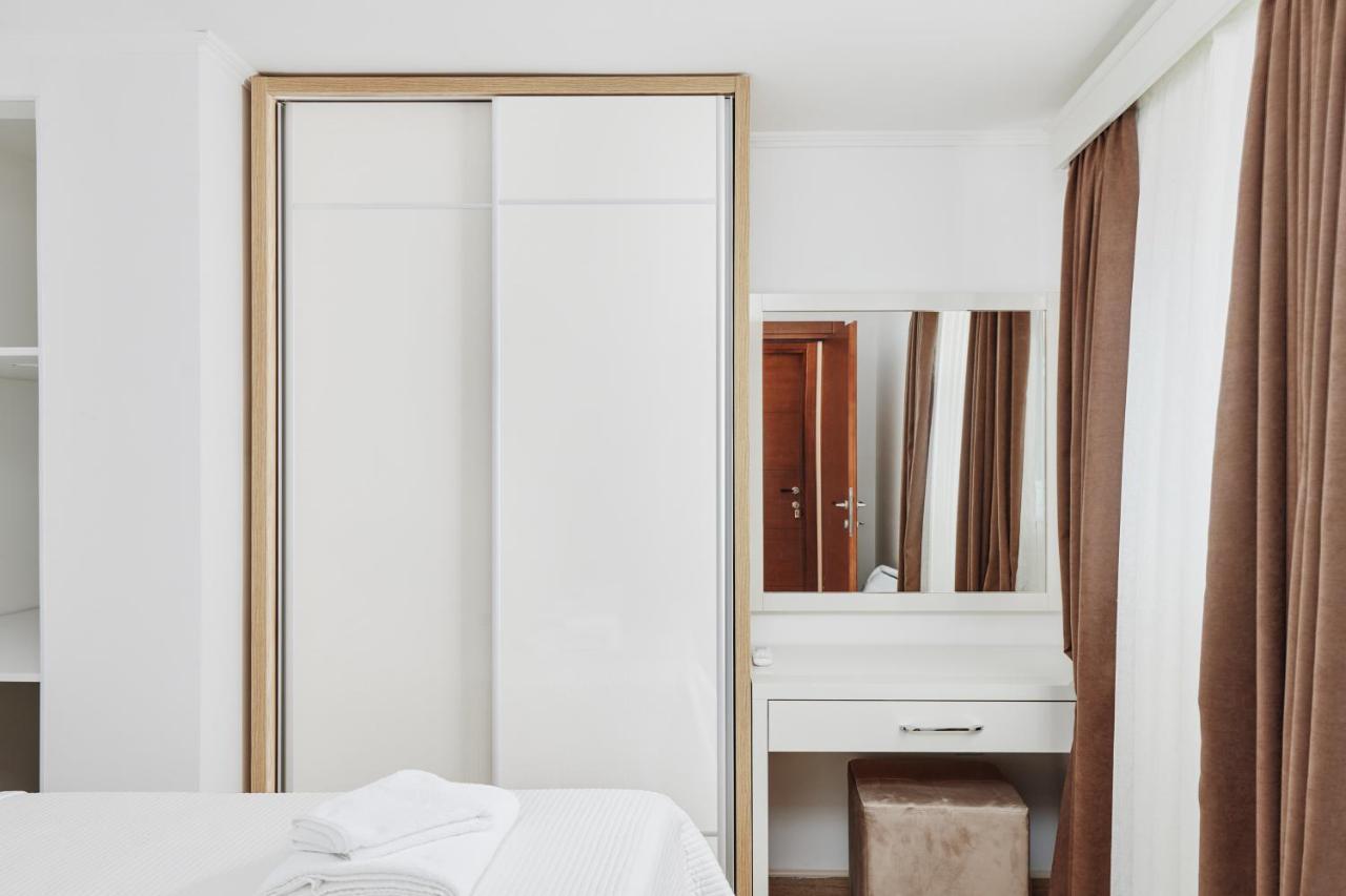 Apartments Rozer Kotor Luaran gambar