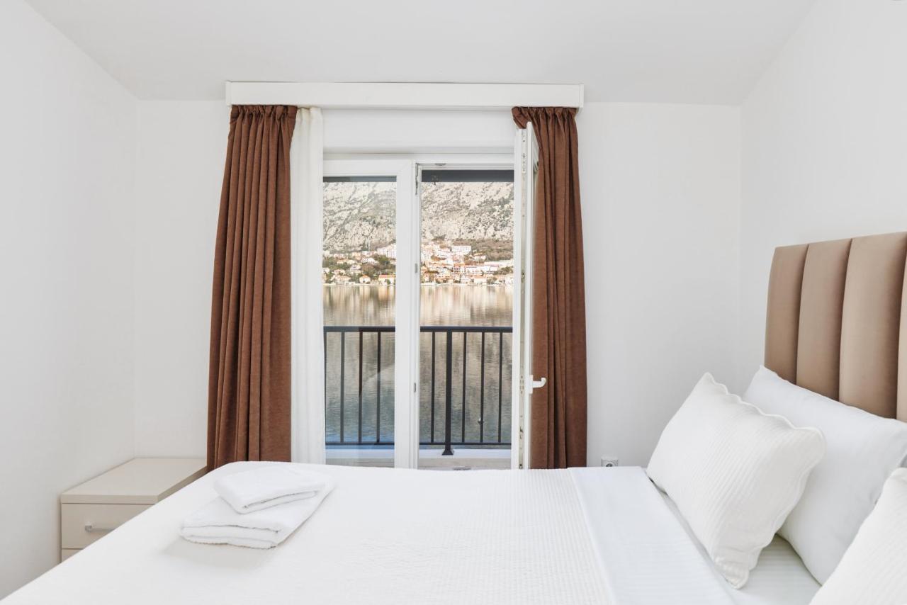 Apartments Rozer Kotor Luaran gambar