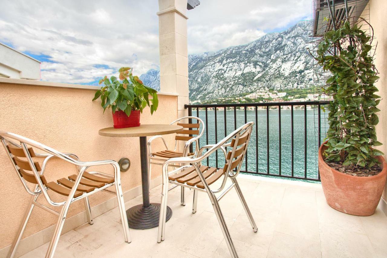 Apartments Rozer Kotor Luaran gambar
